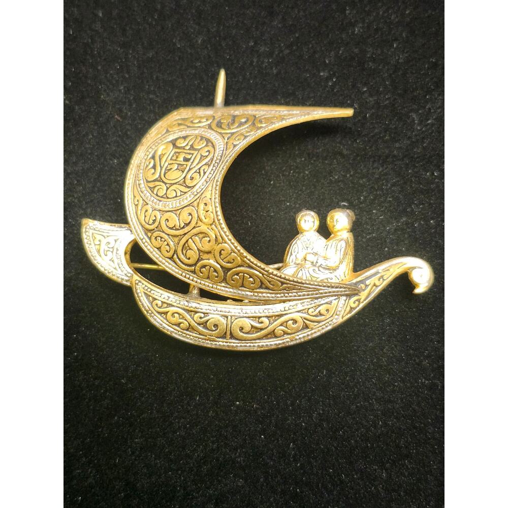 VINTAGE Unique Spanish Damascene Gold Tone Sail Boat Brooch Maritime Nautical